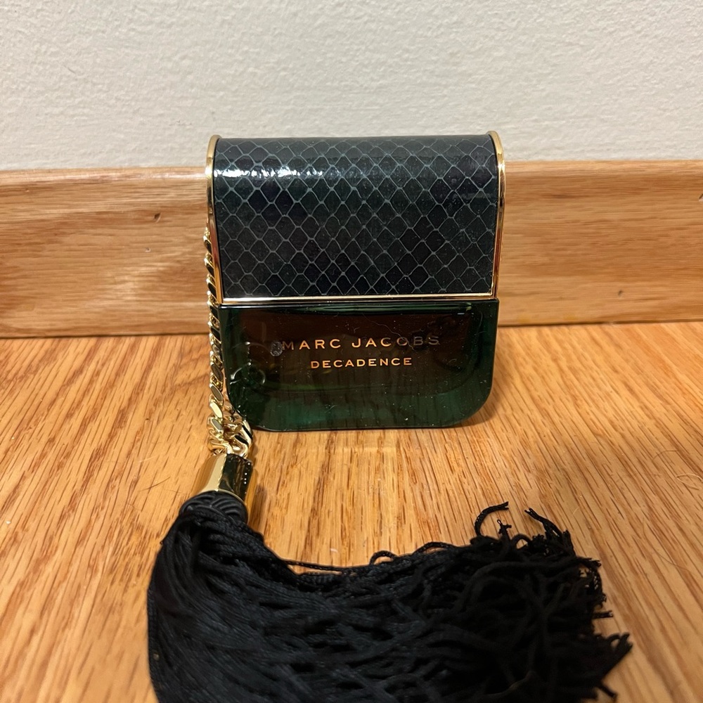 Marc Jacobs Decadence perfume